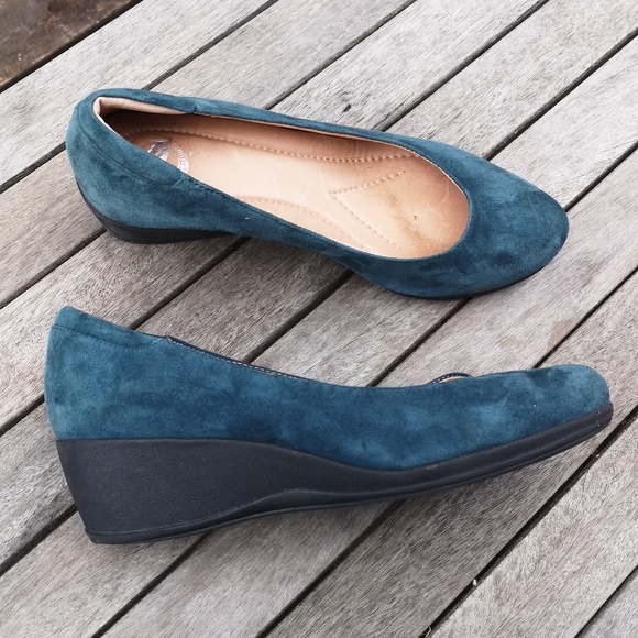Nurture suede slip-on wedges - Picture 3 of 13